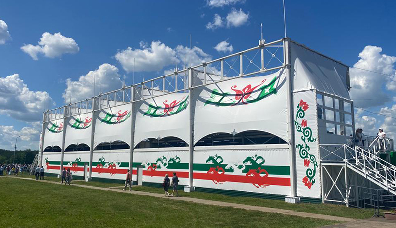 Навес над трибунами